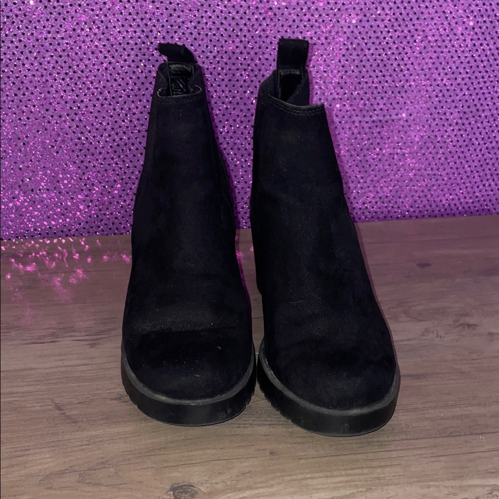 🏝️🎉 Used Black Suede Ankle Boots - Picture 1 of 10